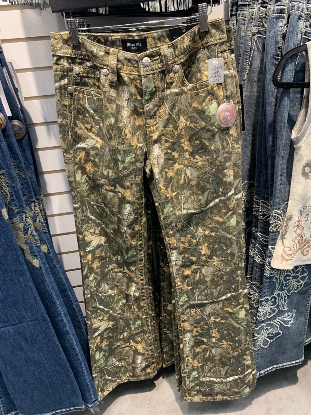 NWT Miss Me camo bootcut with embellished wing on pocket - Picture 2 of 2